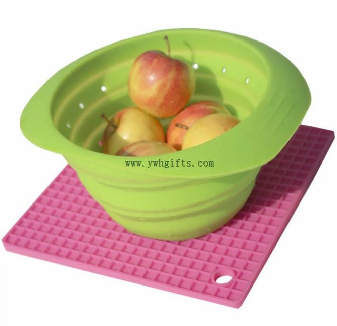 BPA Free Foldable Silicone Collapsible Strainer Vegetables Fruit Drain Basket